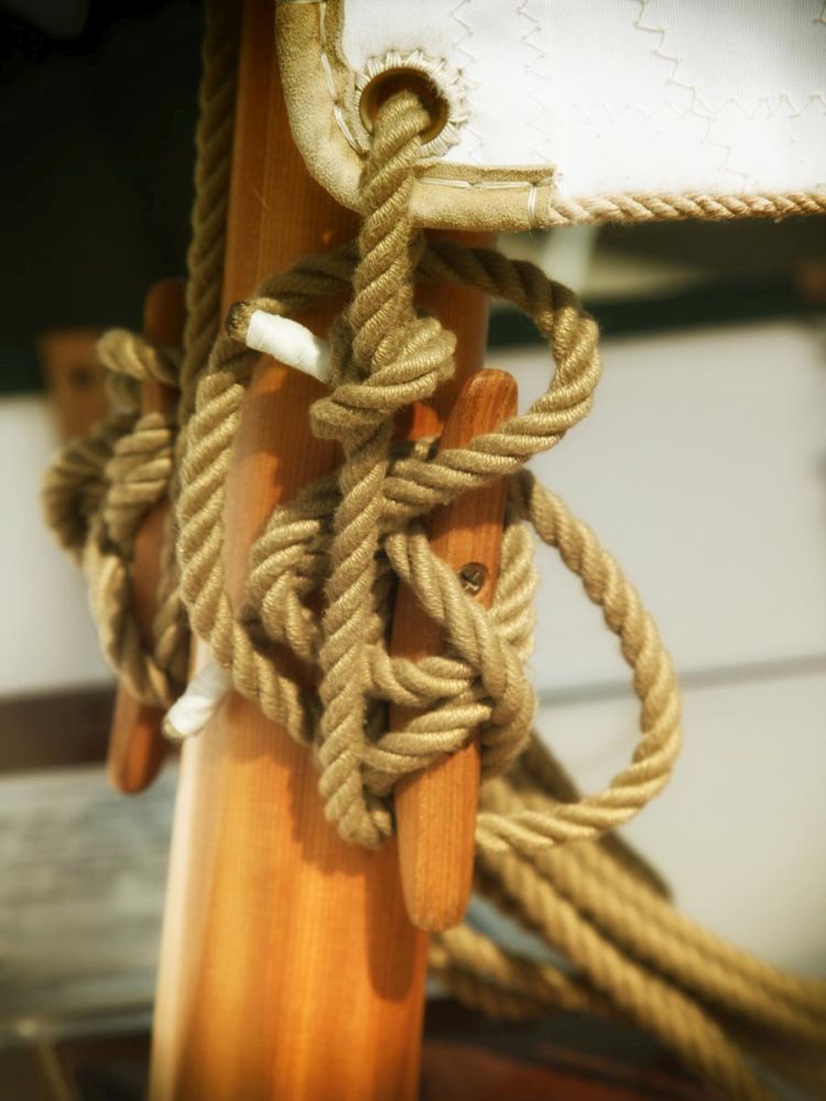 Sailboat cleat