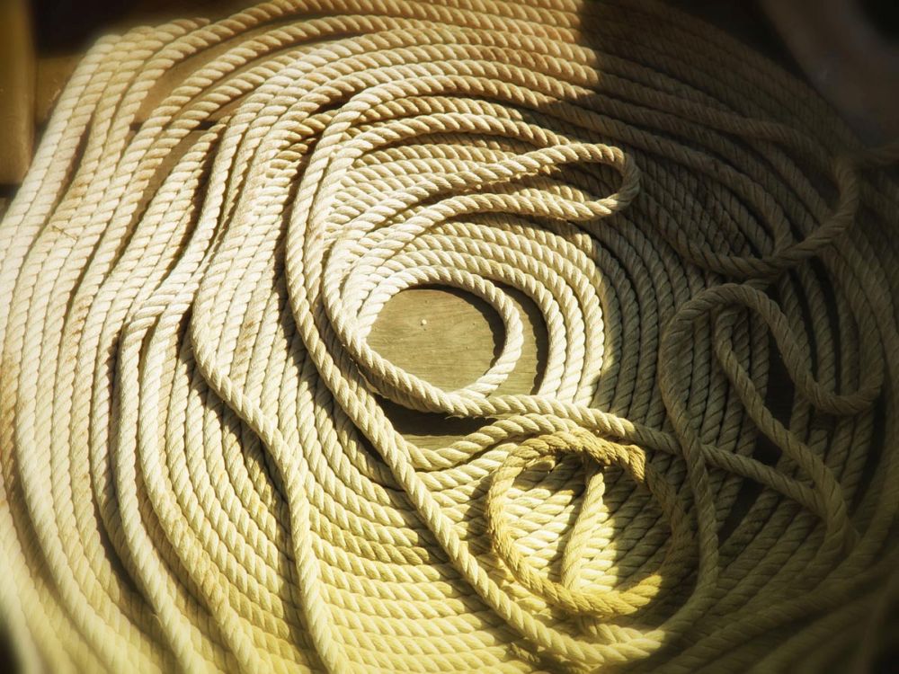 Boat line coiled